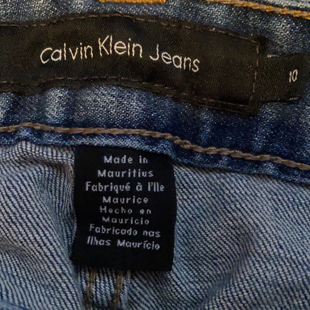 Calvins - Picture 3 of 5